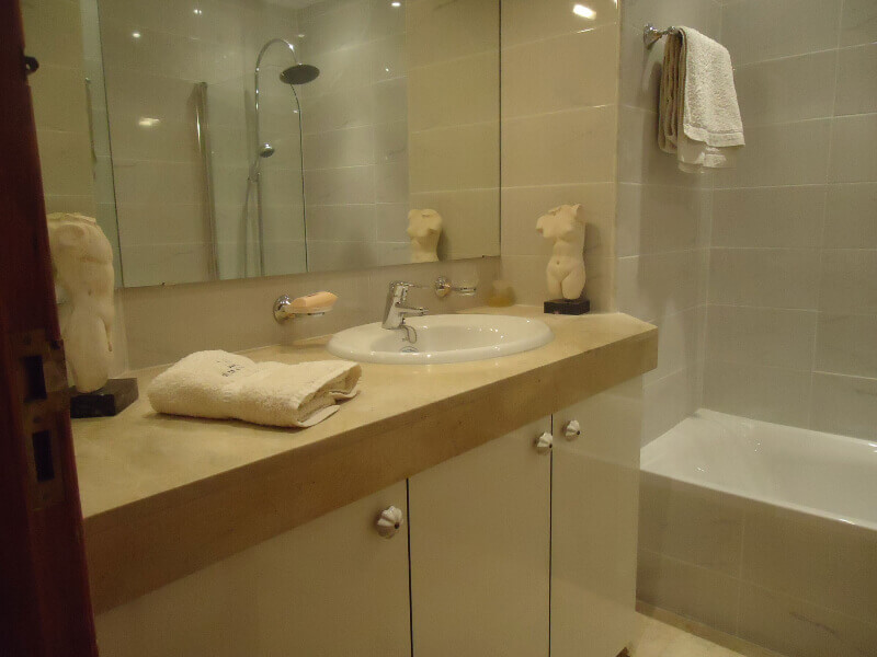 veronica-and-john-bulton-bathroom-builders-tenerife-rad-interiors (4)