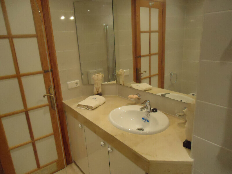 veronica-and-john-bulton-bathroom-builders-tenerife-rad-interiors (8)